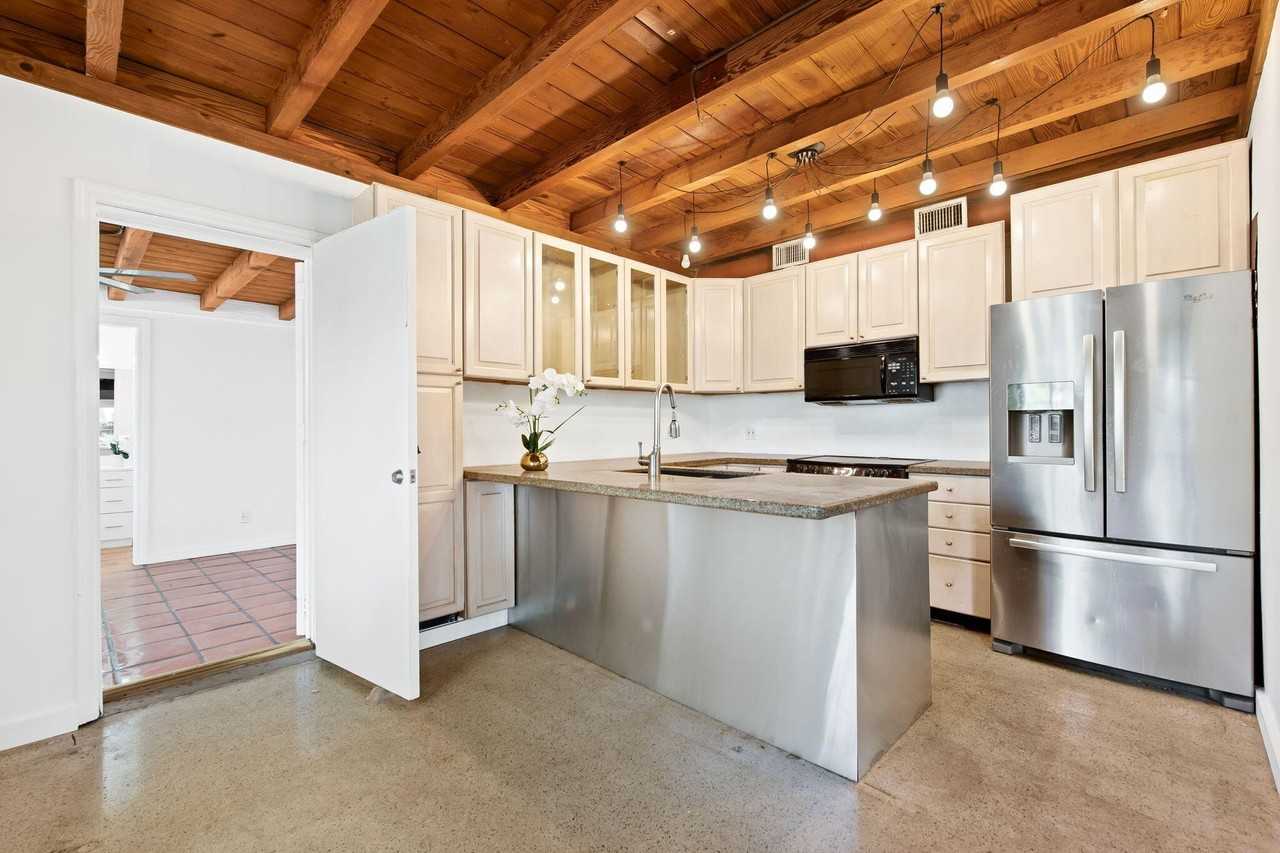 2020 Ne 4th Ave #1 - Photo 3 of 15