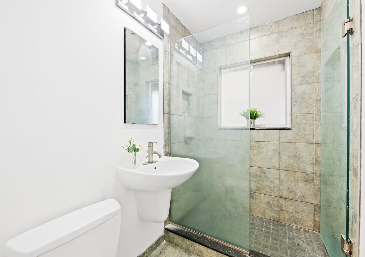 2020 Ne 4th Ave #1 - Photo 5 of 15