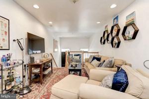 featured image of 1019 S Streeper St