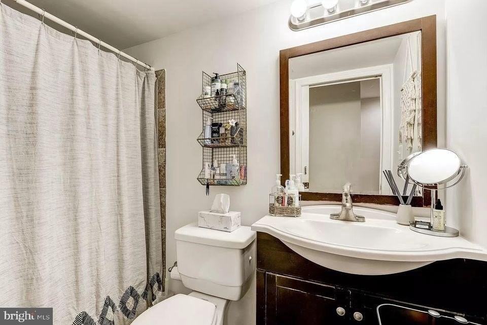 1019 S Streeper St - Photo 4 of 35