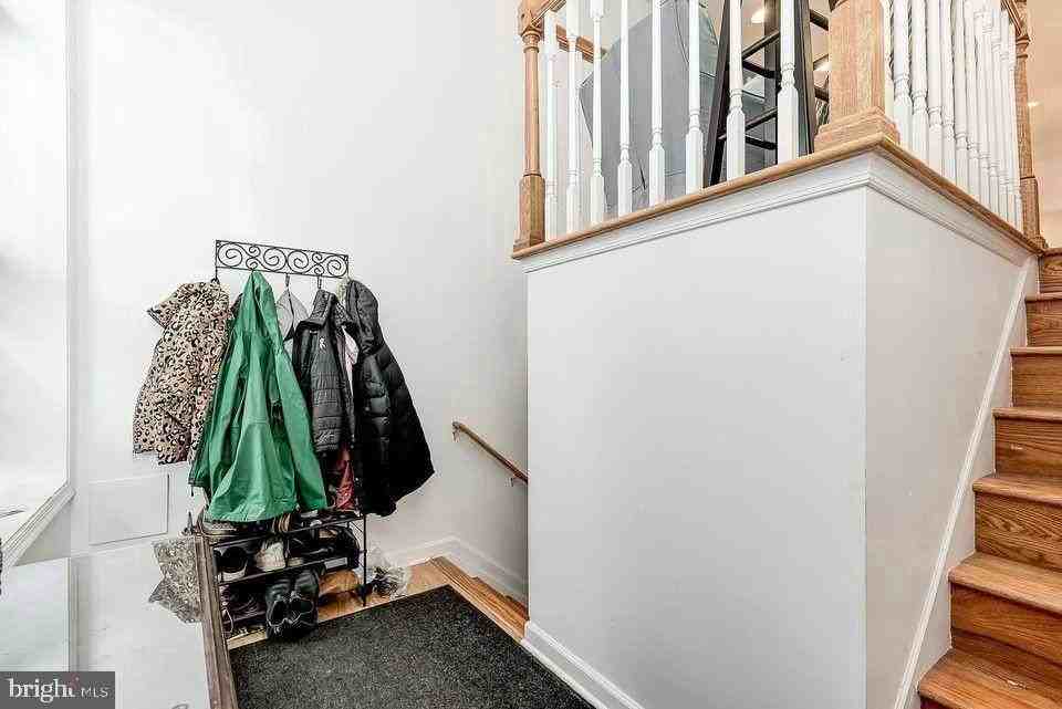 1019 S Streeper St - Photo 5 of 35