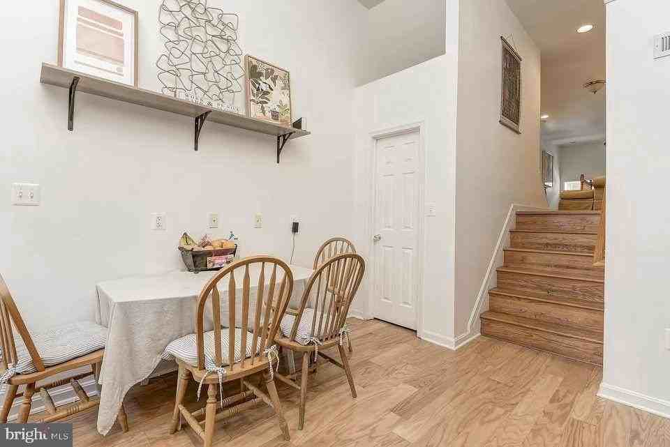 1019 S Streeper St - Photo 6 of 35