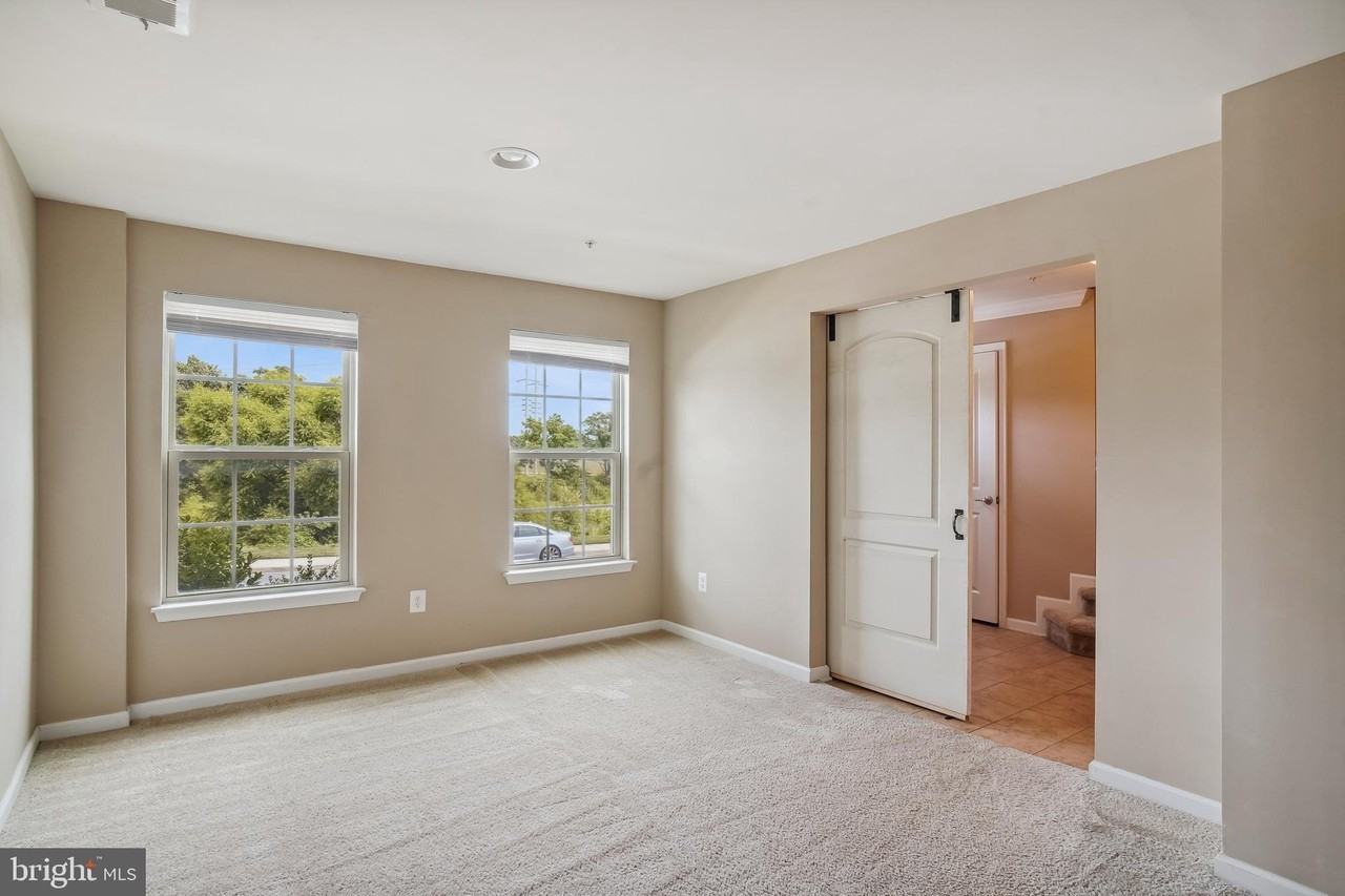 5934 Jefferson Commons Way - Photo 4 of 27