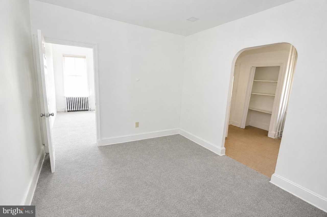 219 Wood St - Photo 4 of 10