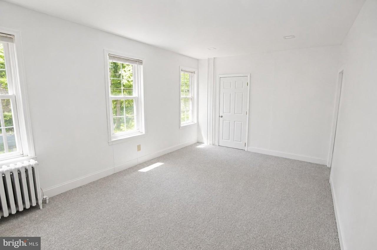219 Wood St - Photo 7 of 10