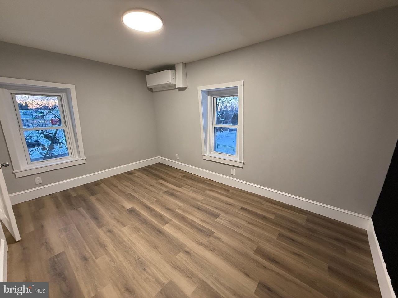 212 Warren St #2 - Photo 4 of 33