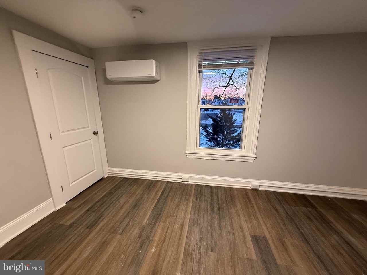 212 Warren St #2 - Photo 6 of 33