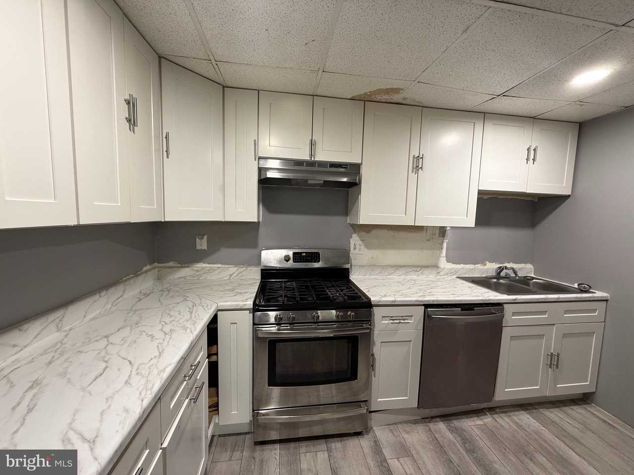 212 Warren St #2 - Photo 7 of 31