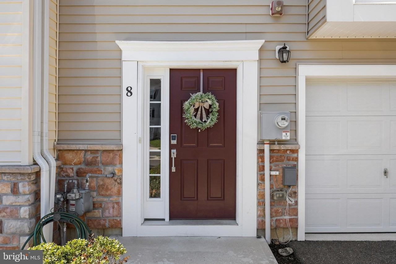 8 Iron Gate Rd - Photo 3 of 33