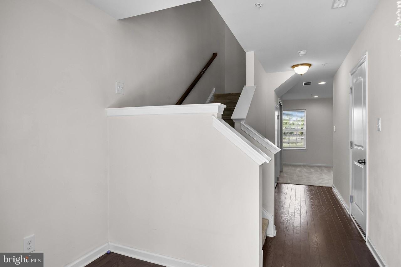 8 Iron Gate Rd - Photo 5 of 33