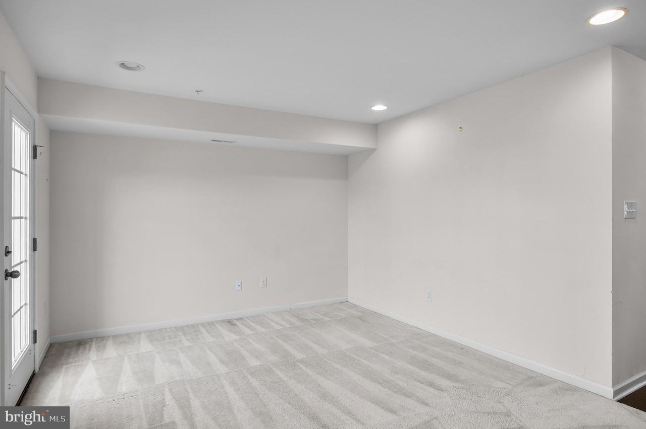 8 Iron Gate Rd - Photo 7 of 33