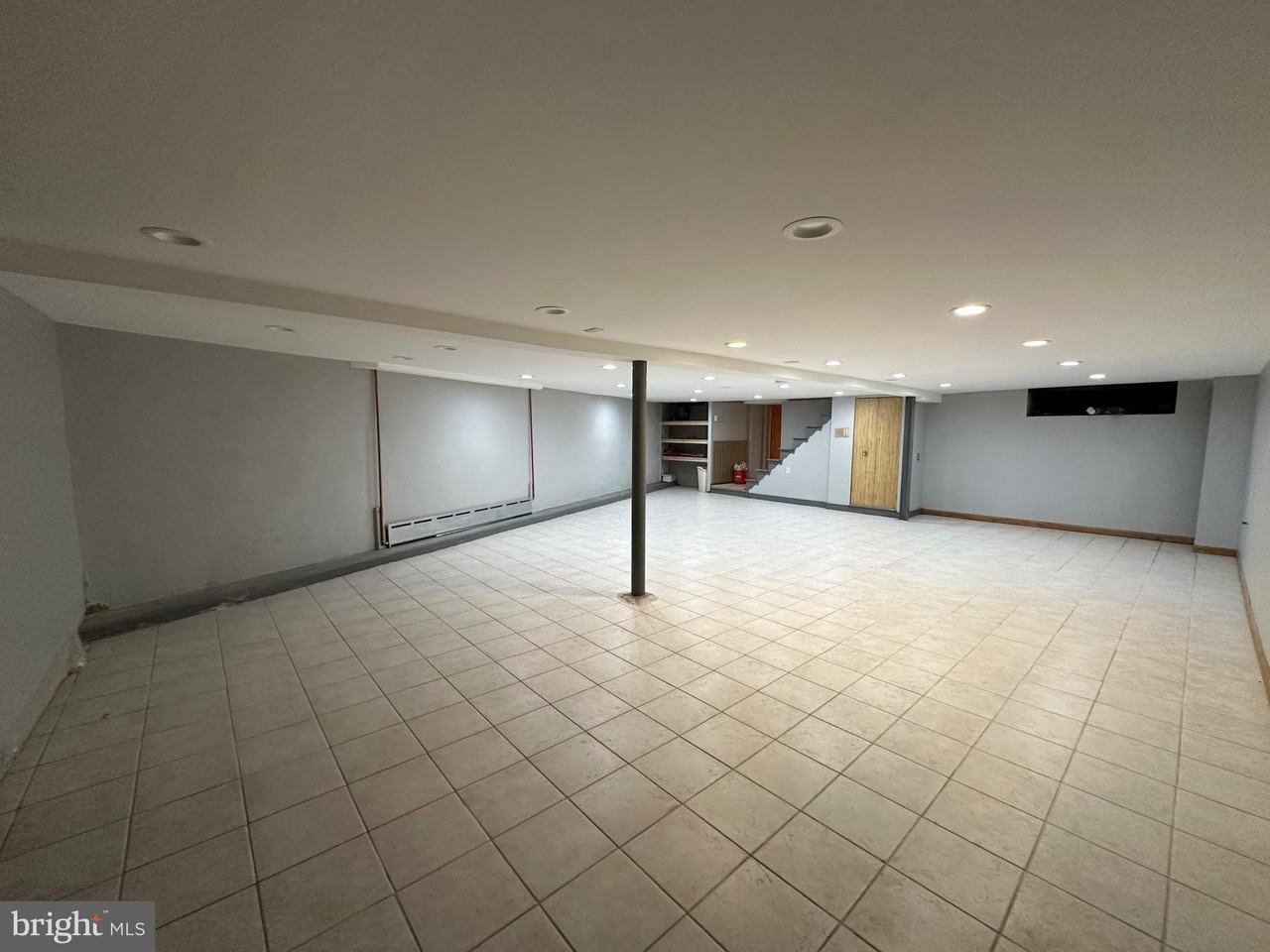 2033 W Passyunk Ave #1stFL - Photo 4 of 7