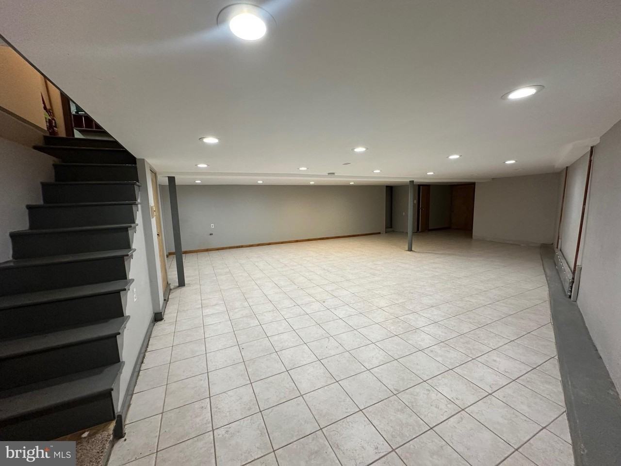 2033 W Passyunk Ave #1stFL - Photo 5 of 7