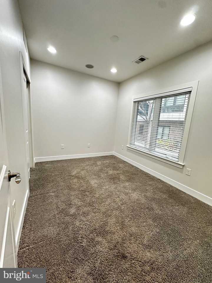 443 Nottoway Walk - Photo 4 of 24
