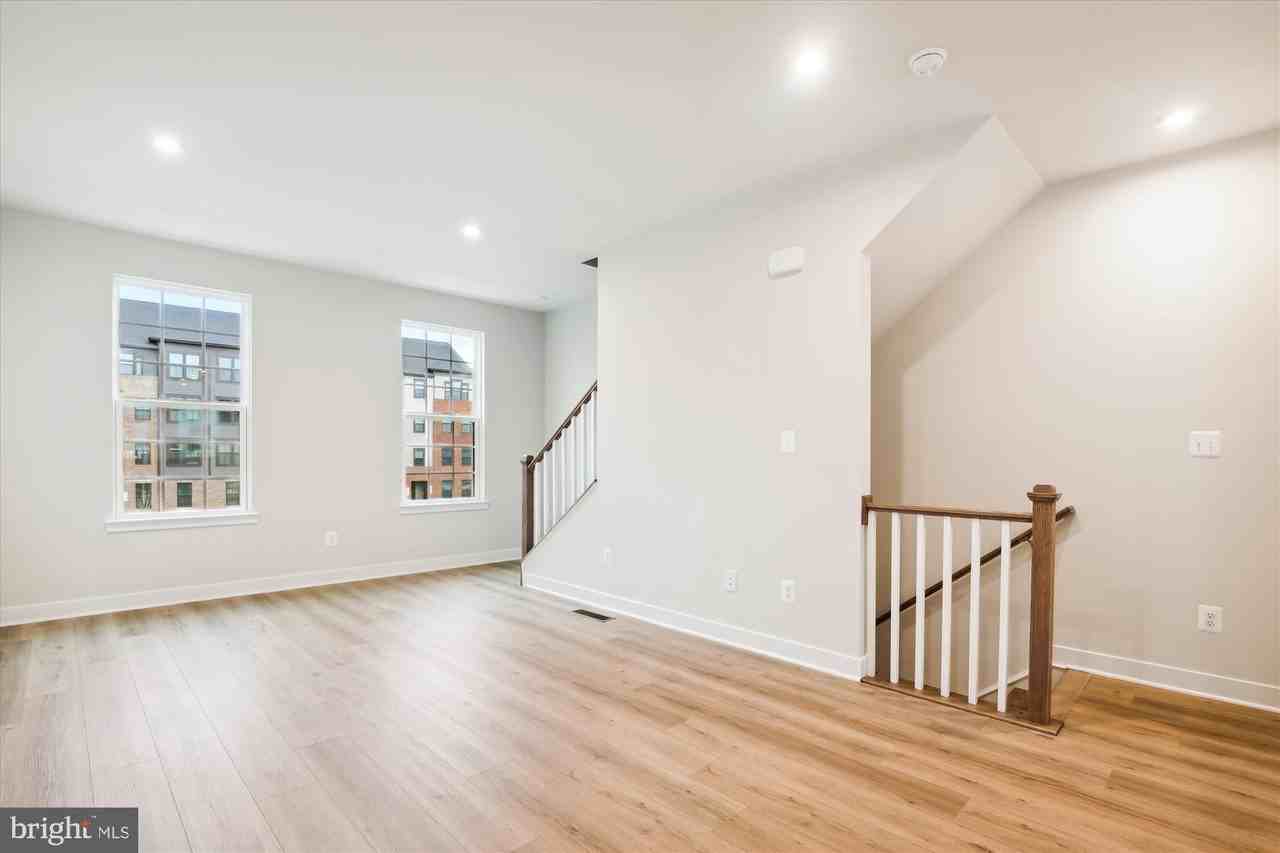 14076 Sunrise Valley Dr - Photo 3 of 24