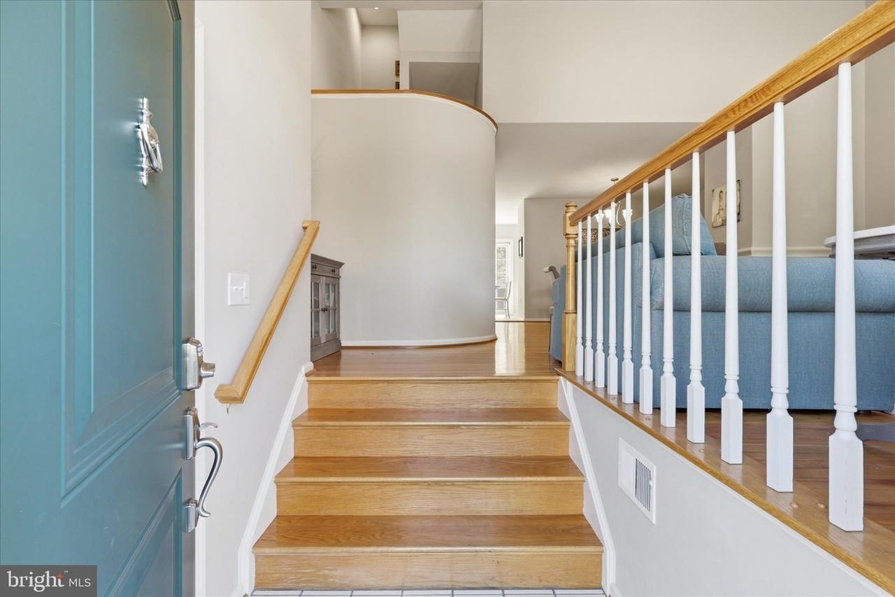 5551 Sully Lake Dr - Photo 5 of 47