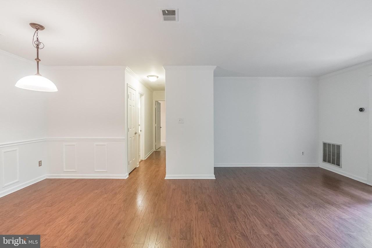 2811 Lee Oaks Ct #304 - Photo 2 of 30
