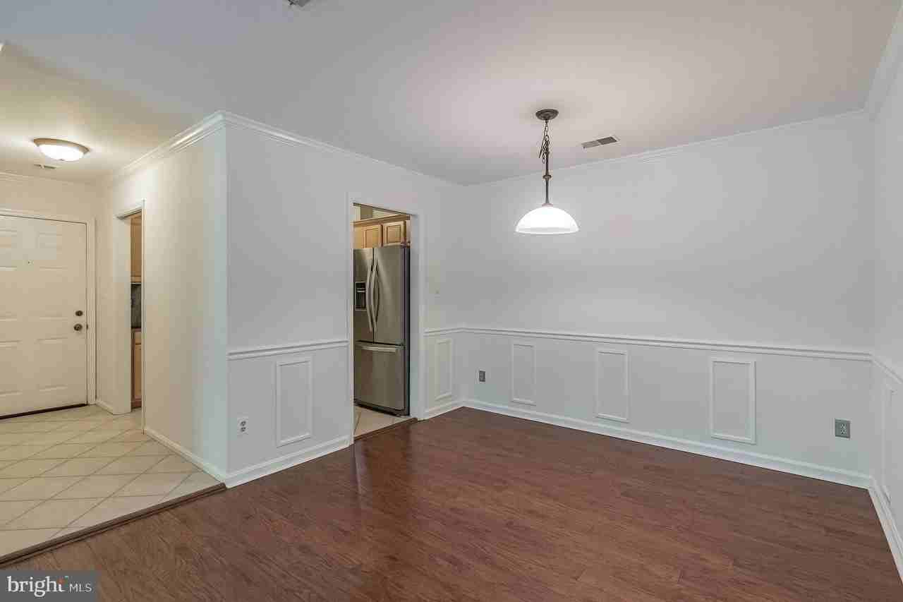 2811 Lee Oaks Ct #304 - Photo 3 of 30