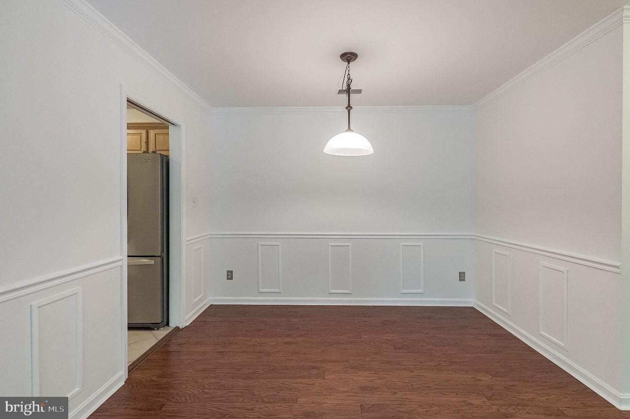2811 Lee Oaks Ct #304 - Photo 4 of 30