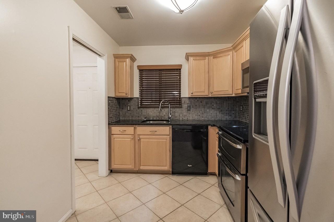 2811 Lee Oaks Ct #304 - Photo 7 of 30