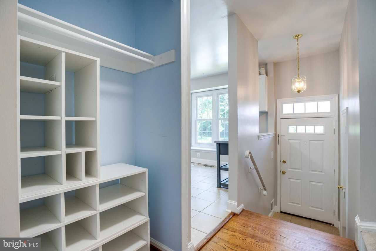 8657 Dellway Ln - Photo 5 of 45