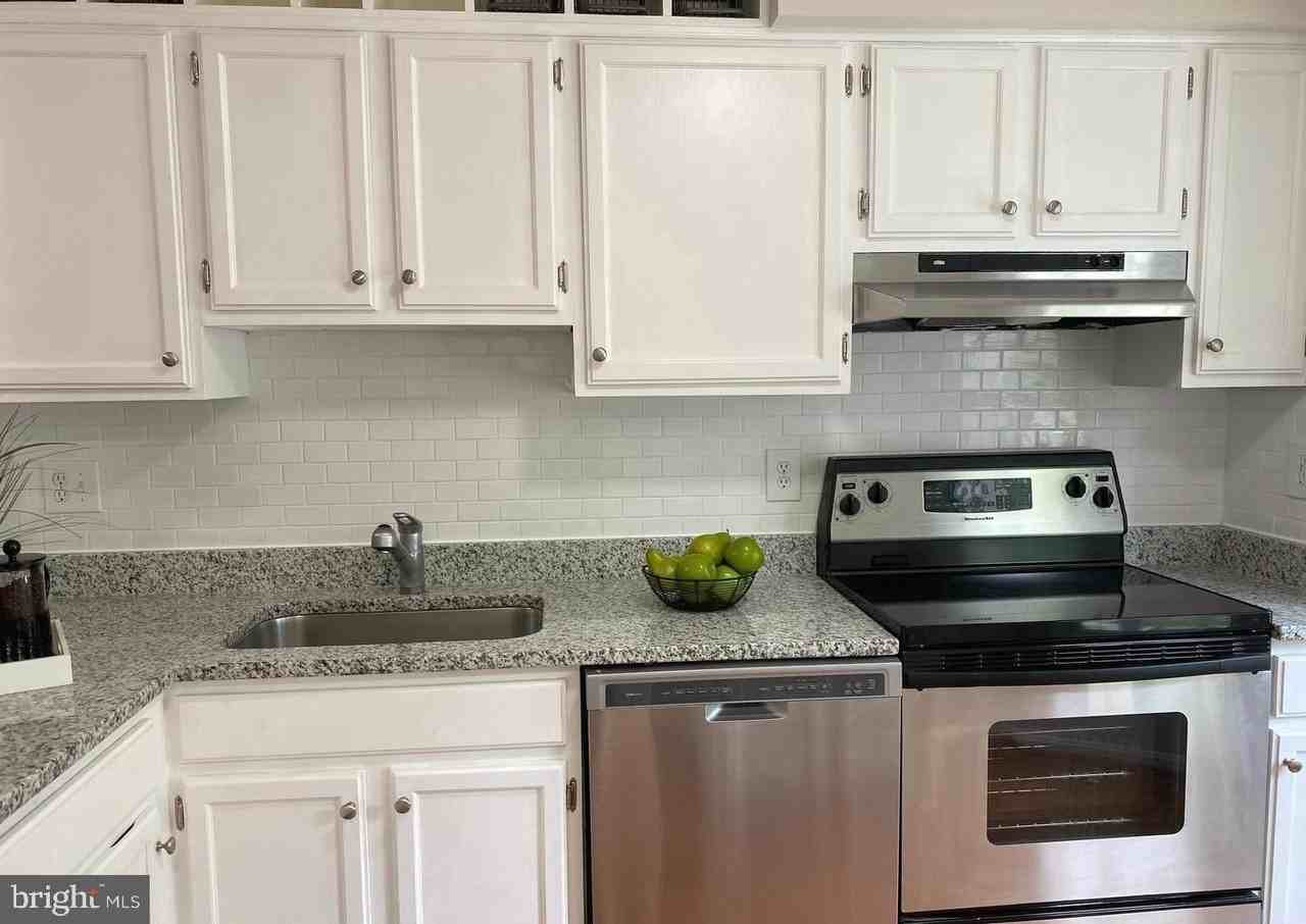 11198 Silentwood Ln - Photo 3 of 21