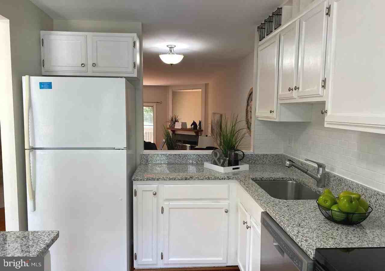 11198 Silentwood Ln - Photo 4 of 21