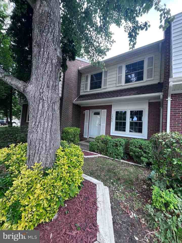 14829 Emberdale Dr - Photo 2 of 33