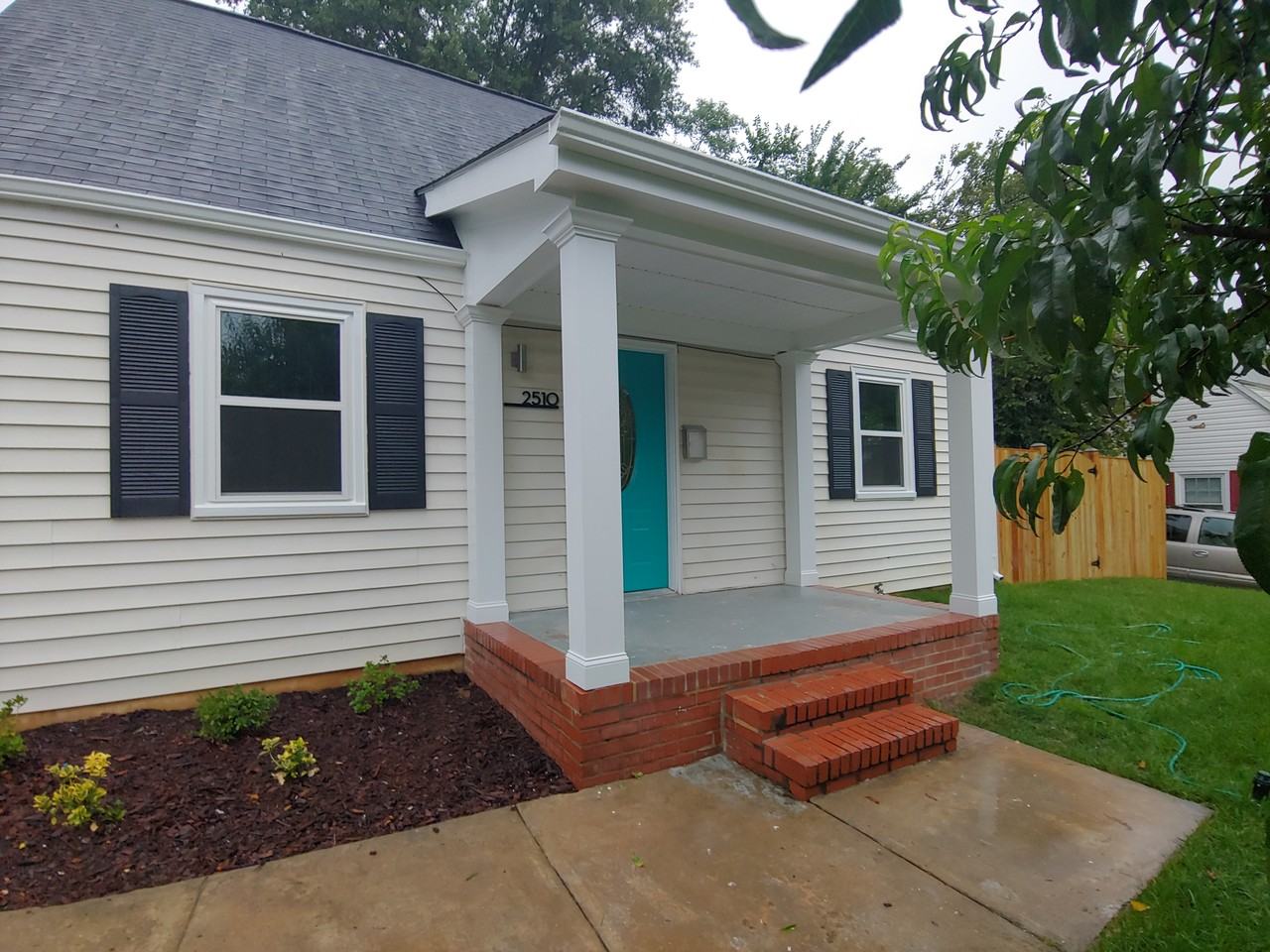 2510 Jamaica Dr - Photo 2 of 20
