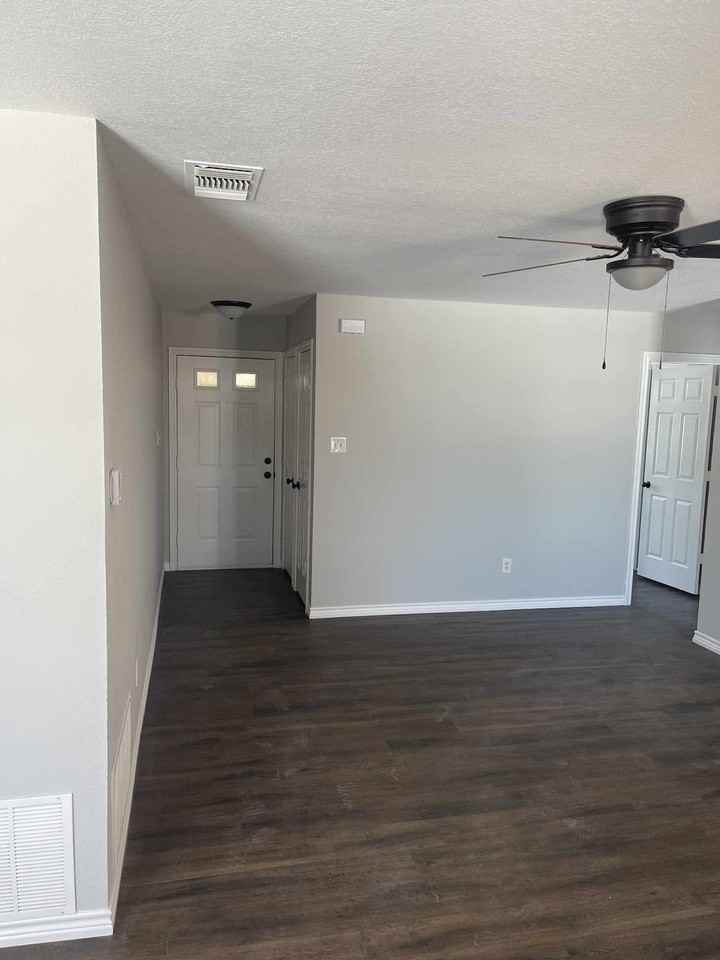 1612 N Cates St - Photo 7 of 13