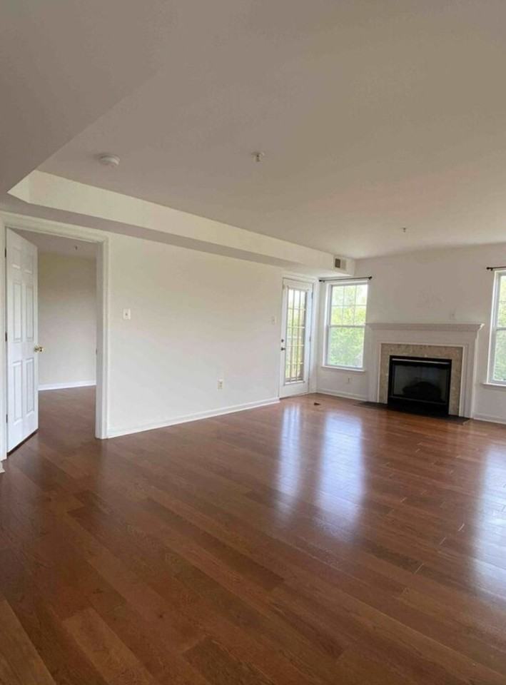 14200 Farnsworth Ln - Photo 4 of 25
