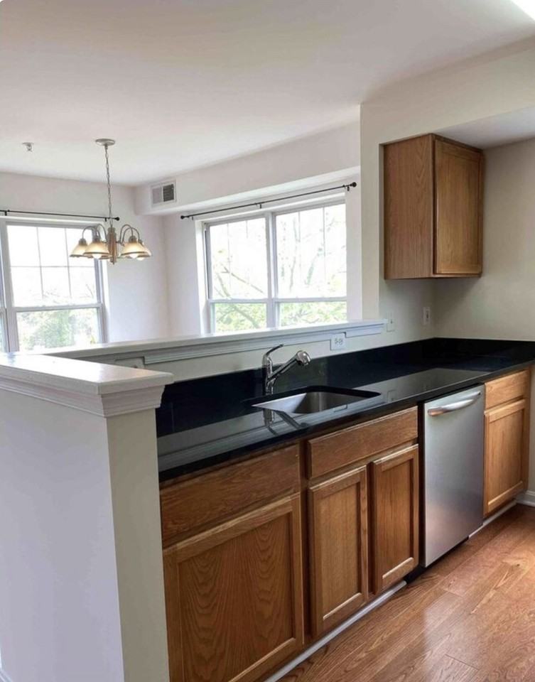 14200 Farnsworth Ln - Photo 5 of 25