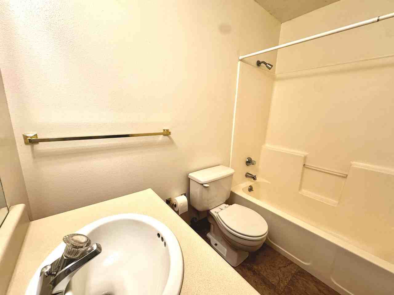 536 Ne, Unitbedroom C - Photo 3 of 22