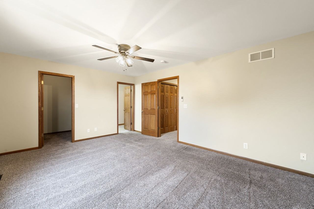 1477 Stonefield Dr - Photo 2 of 25