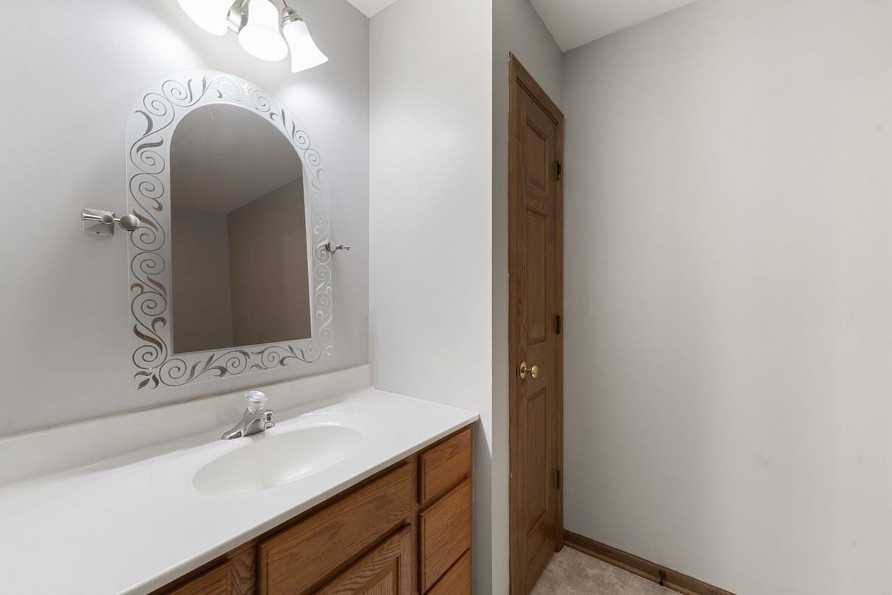 1477 Stonefield Dr - Photo 7 of 25