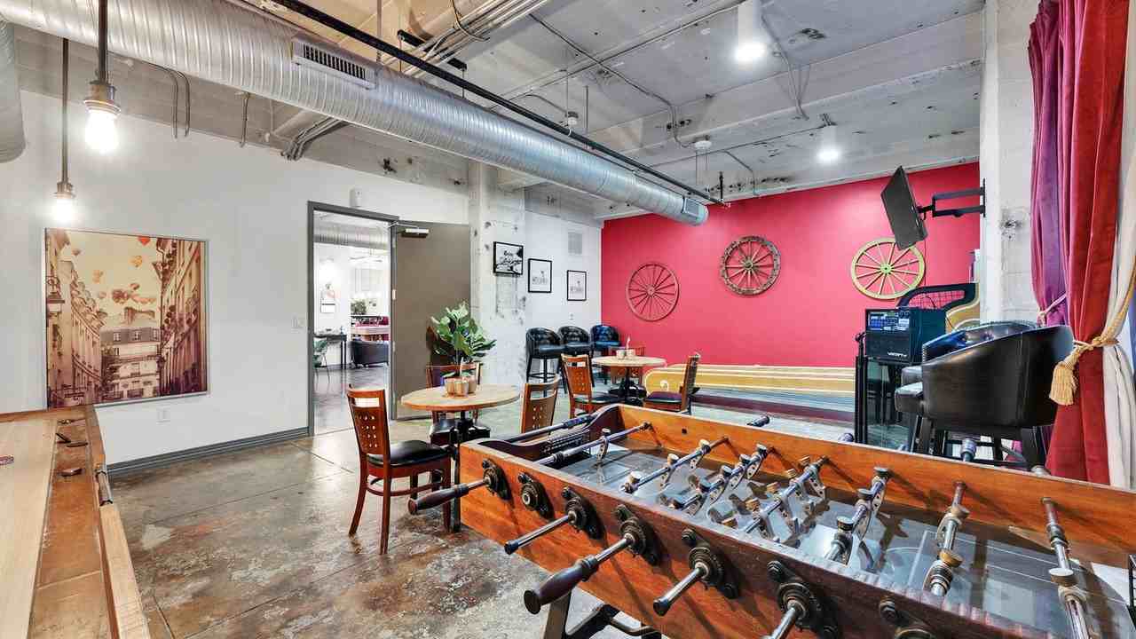 555 Evergreen Street - Photo 4 of 18
