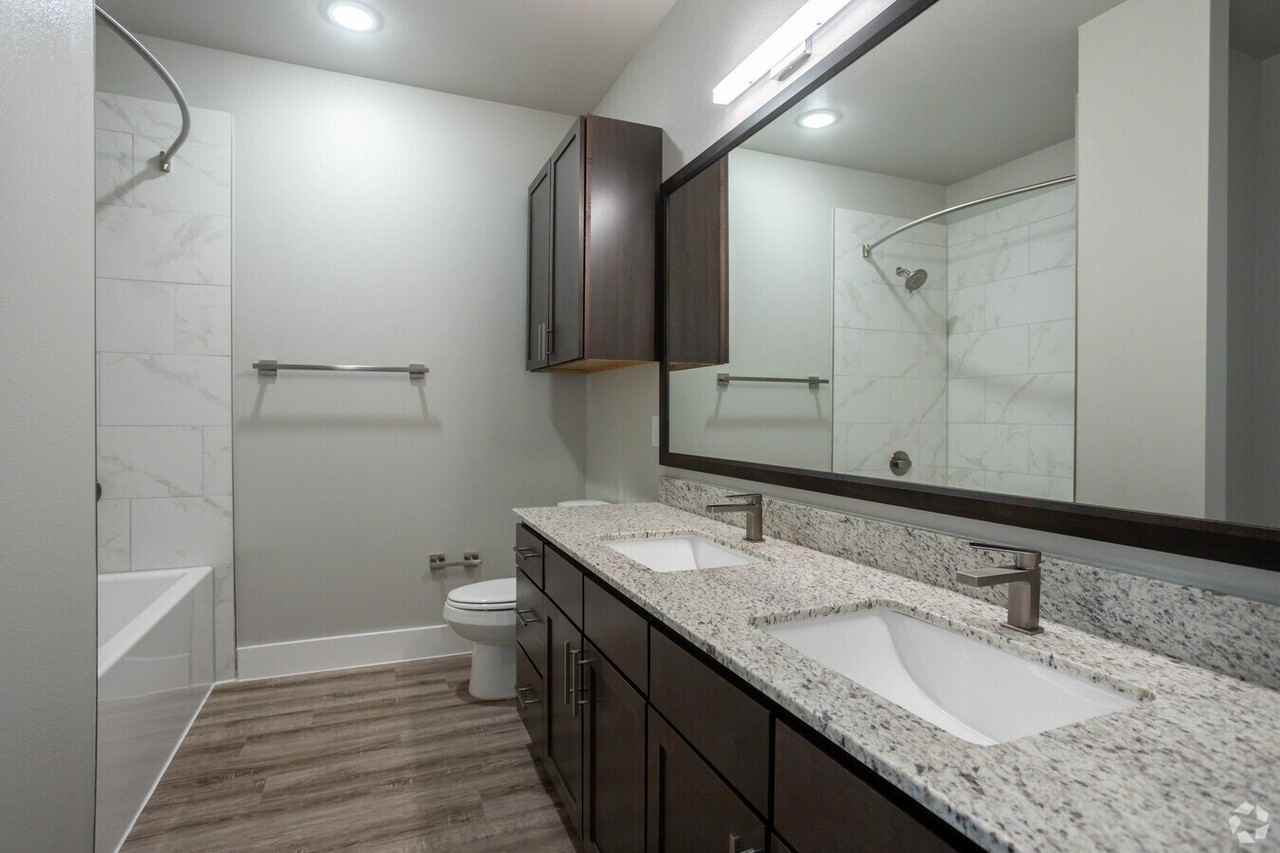 15500 Middlebrook Dr - Photo 3 of 10