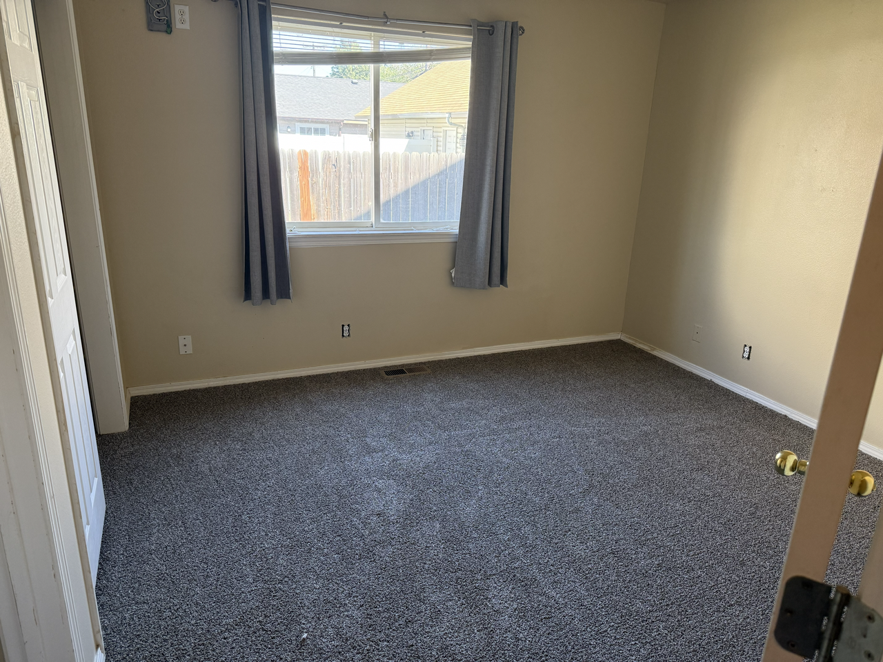 3027 W Madison Ave - Photo 5 of 17