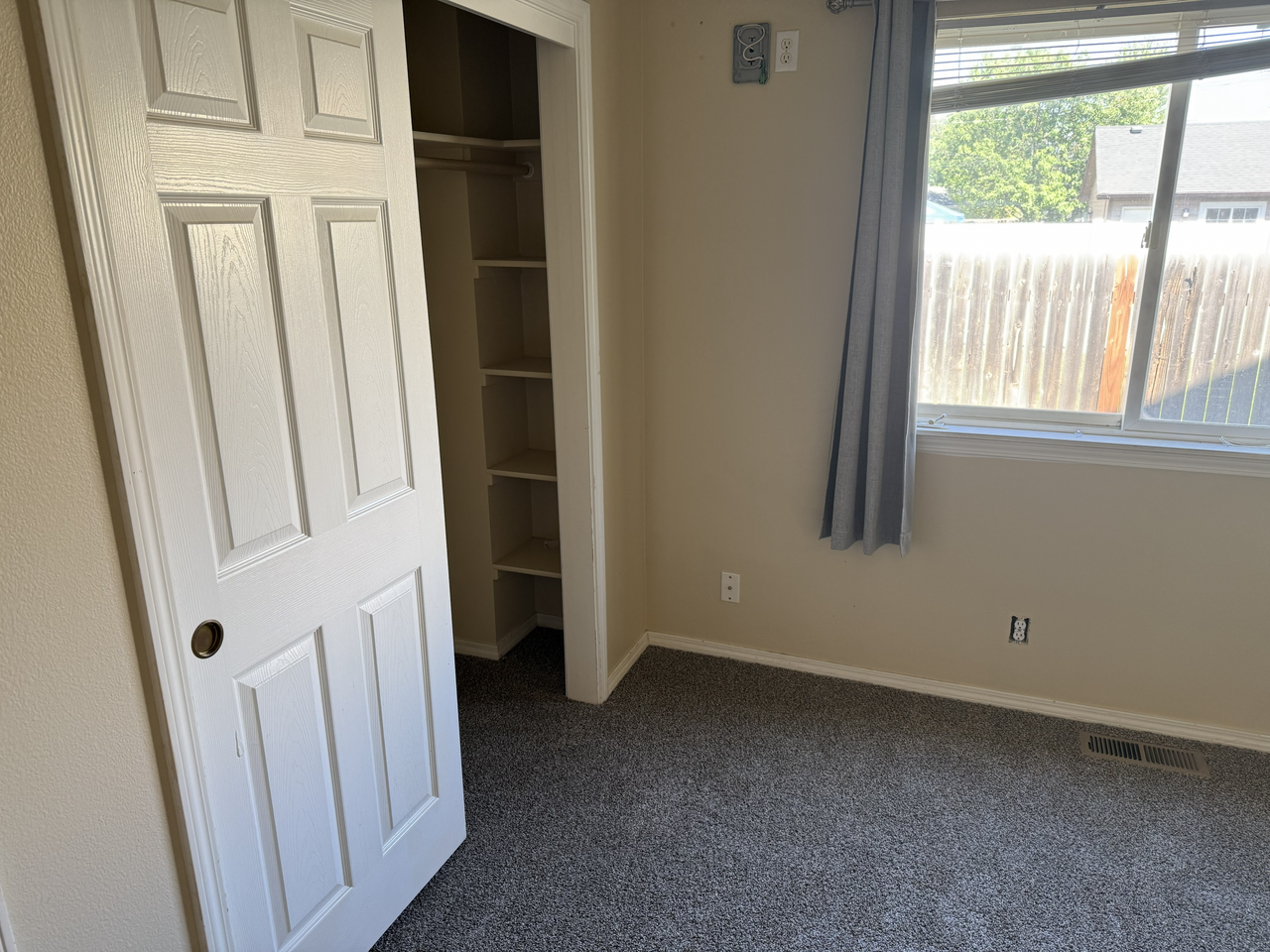 3027 W Madison Ave - Photo 6 of 17
