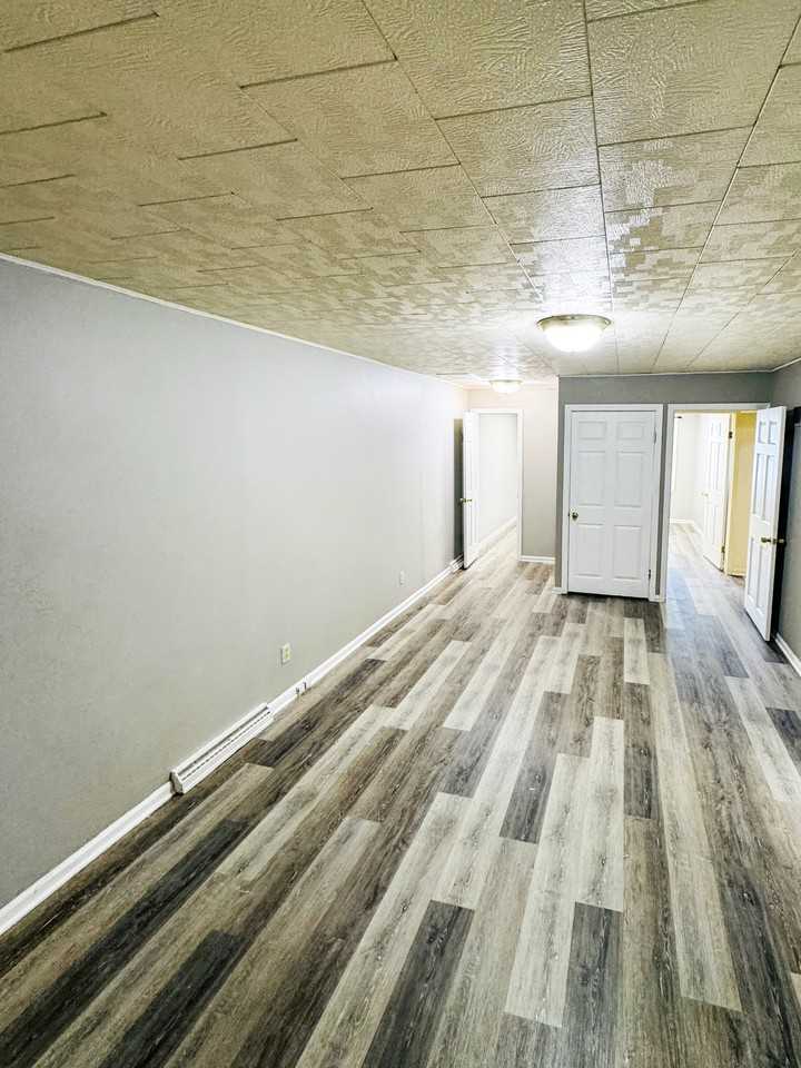 225 W Jefferson St #5 - Photo 2 of 11