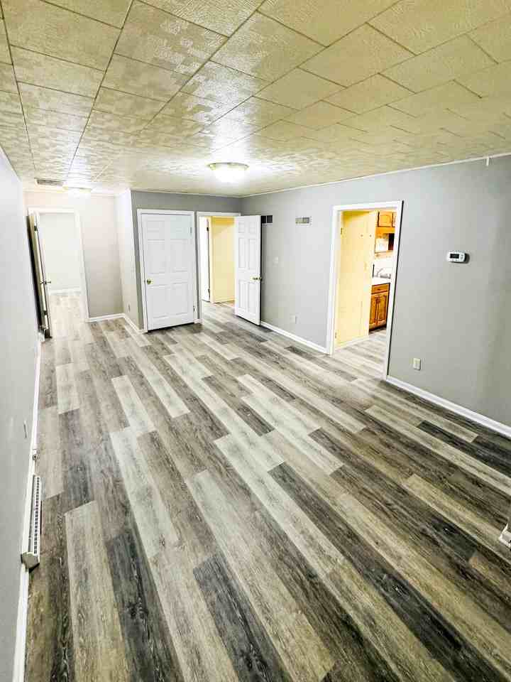 225 W Jefferson St #5 - Photo 3 of 11