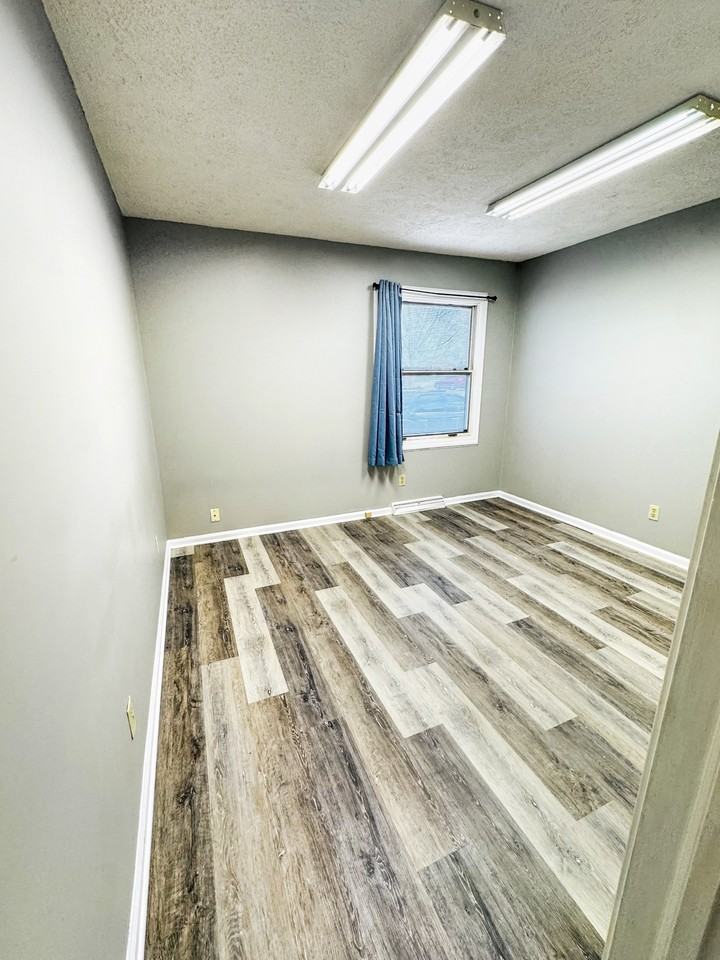225 W Jefferson St #5 - Photo 4 of 11