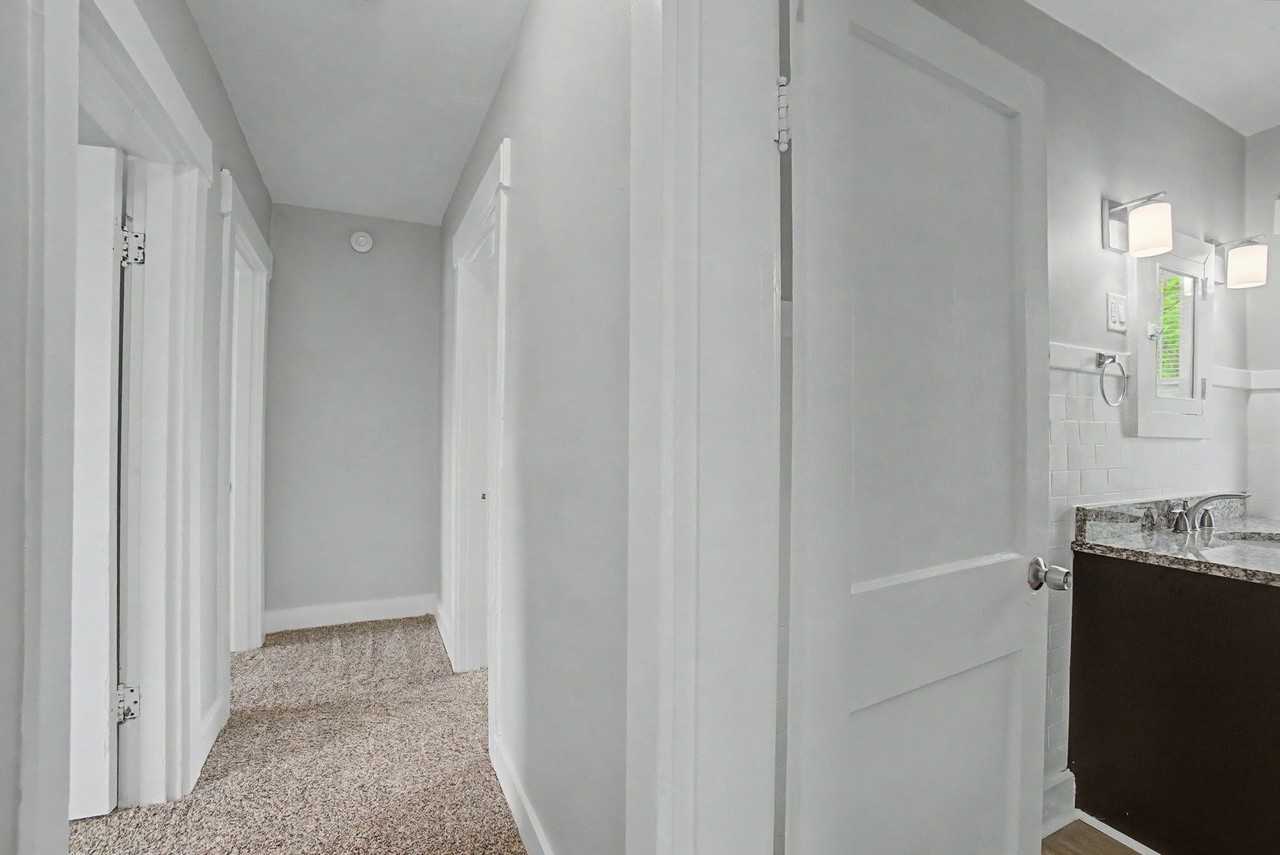 2600 Wayne Ave - Photo 4 of 28