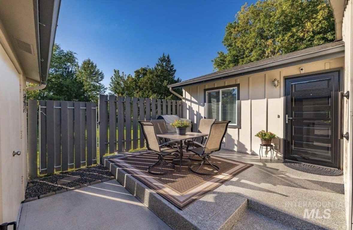 1109 S Abbey Cir - Photo 2 of 12