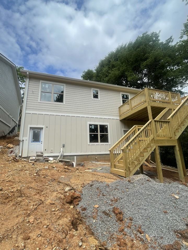 724 Moore St - Photo 3 of 9