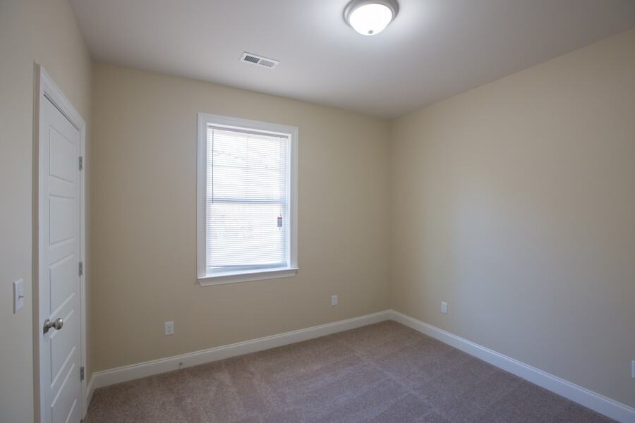 724 Moore St - Photo 4 of 9