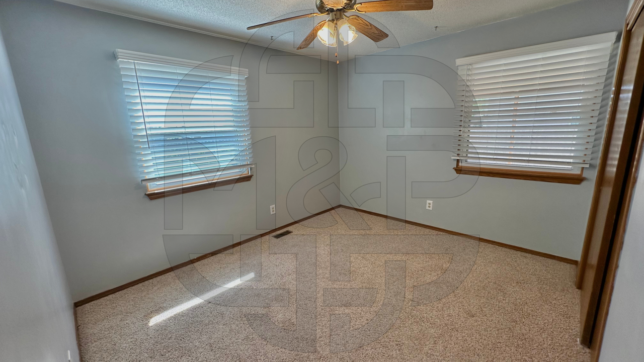 11117 W Grant St - Photo 6 of 24