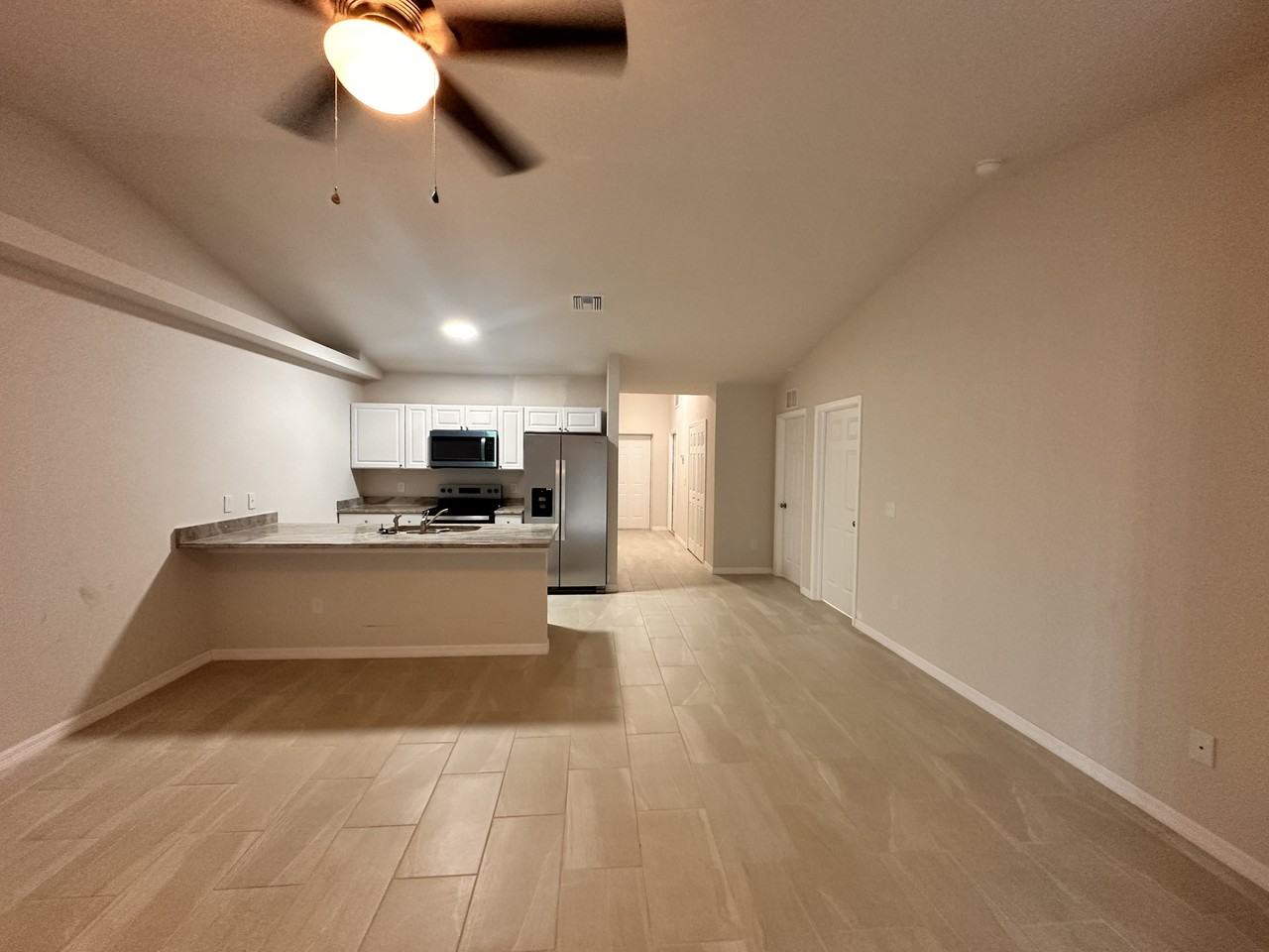 1421 Ne 8th Pl - Photo 4 of 29