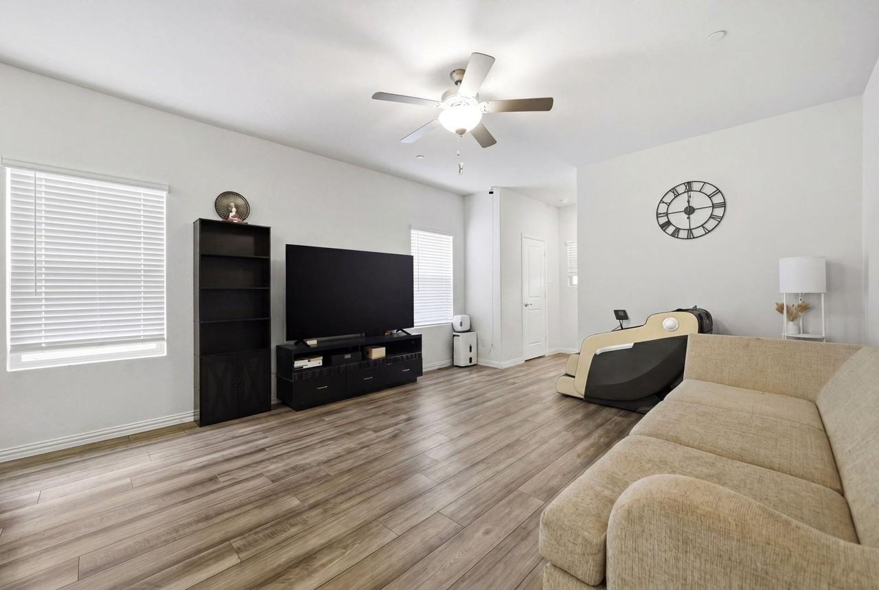 224 Monarch Way - Photo 3 of 20