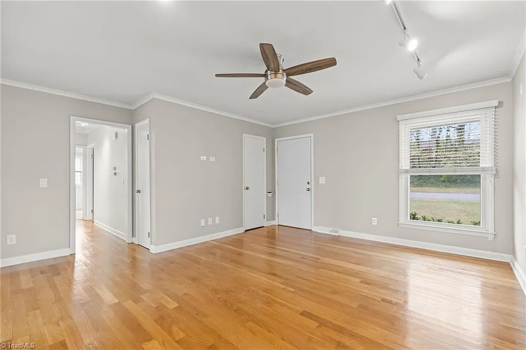 1629 Ardsley St - Photo 6 of 35